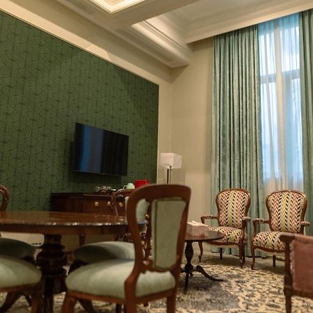 The Monarch Hotel ヨハネスブルグ エクステリア 写真
