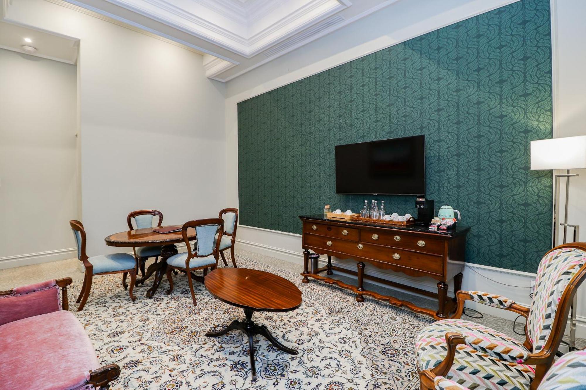 The Monarch Hotel ヨハネスブルグ エクステリア 写真