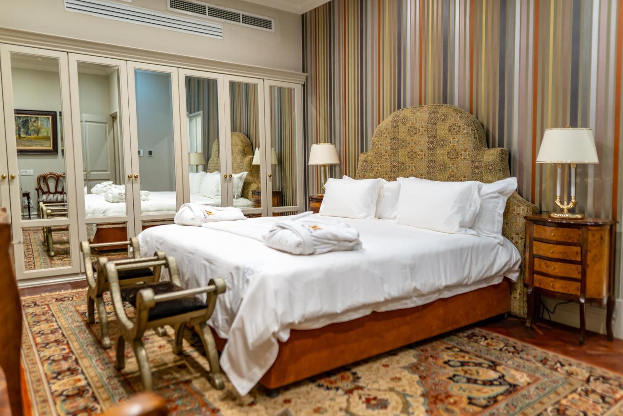 The Monarch Hotel ヨハネスブルグ エクステリア 写真